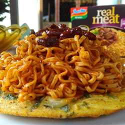 Real Meat Rendang dengan Telur Dadar ala RM Padang